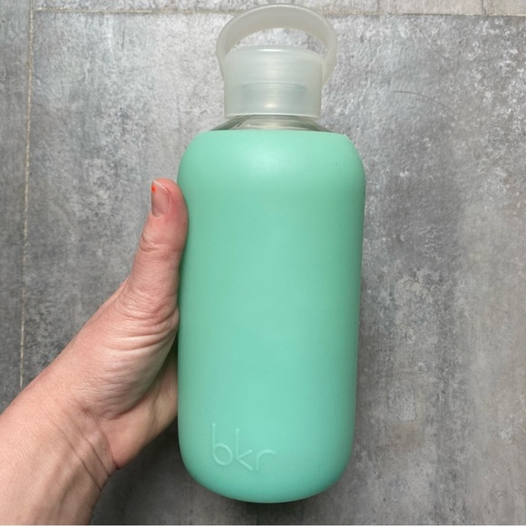 Bkr‎ Holiday Bottle (500ml / 16oz) - Picture 1 of 4